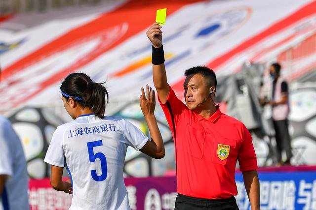 家乡熟人！詹姆斯发小晒骑士球衣照：欢迎回家勒布朗 他要回家了