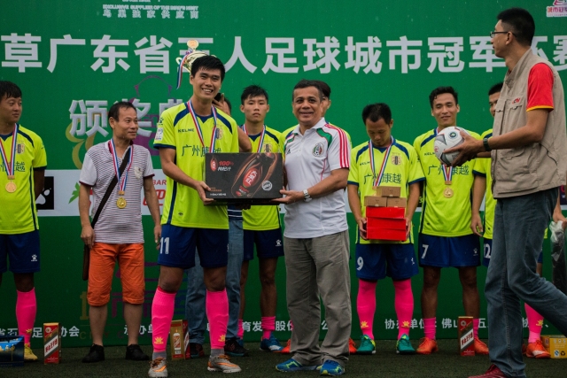 换帅后开门红！十人泰山1-0海港 泽卡制胜于金永扑点海港三球被吹